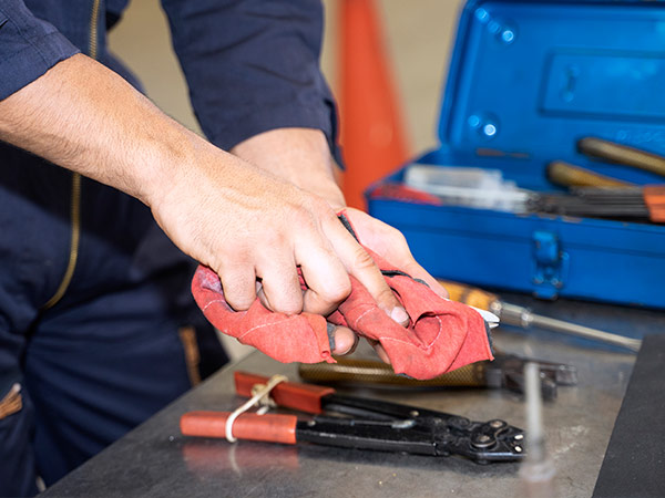 Cleaning hand tools